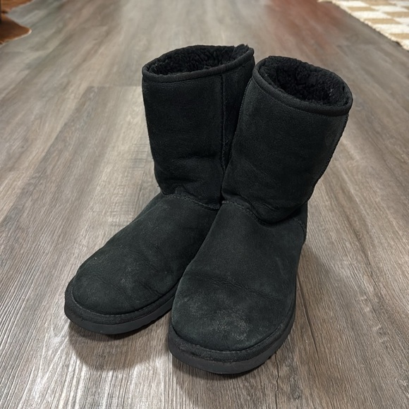 Black UGG boots - Picture 2 of 5